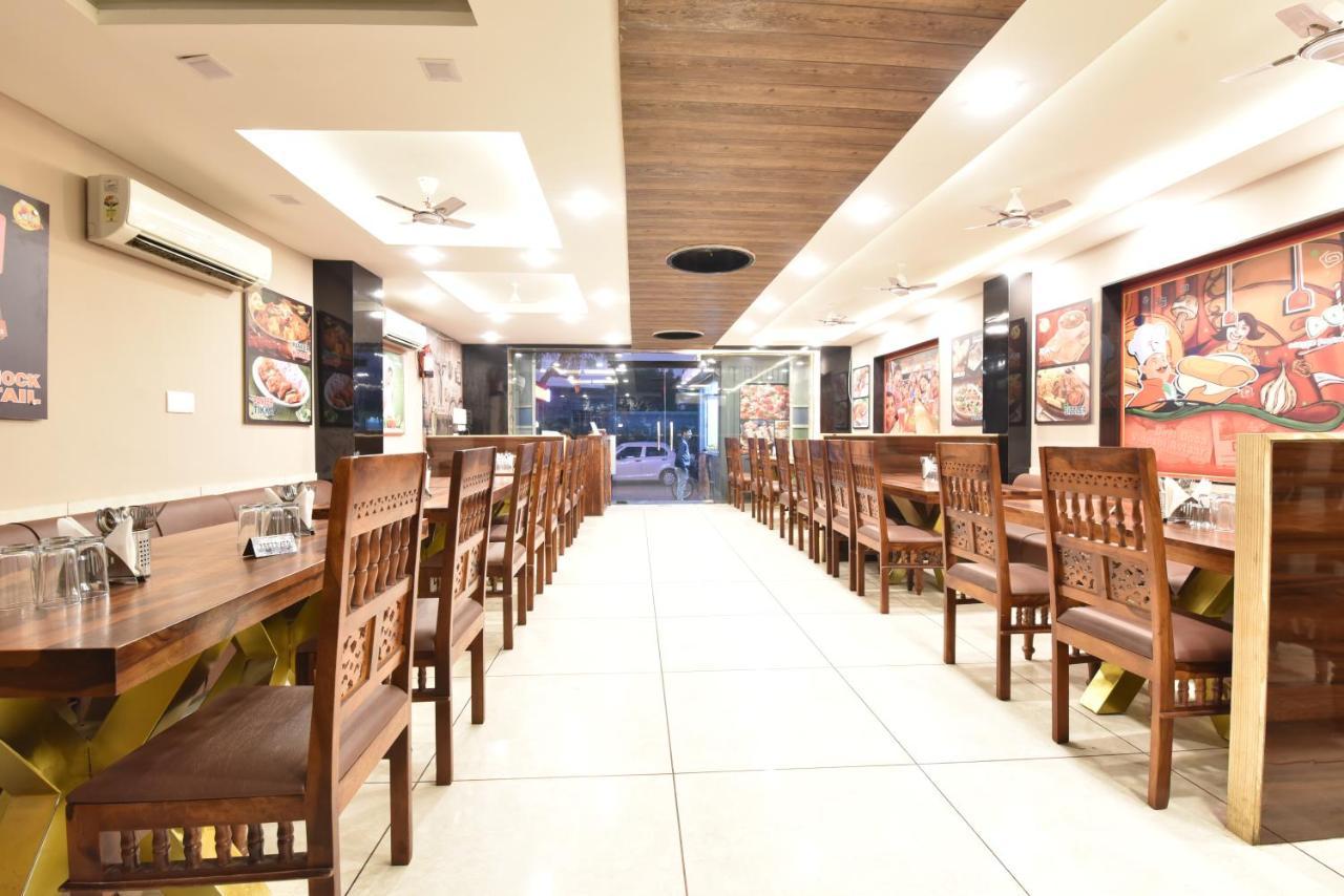 Hotel Dosa Plaza ウダイプル エクステリア 写真